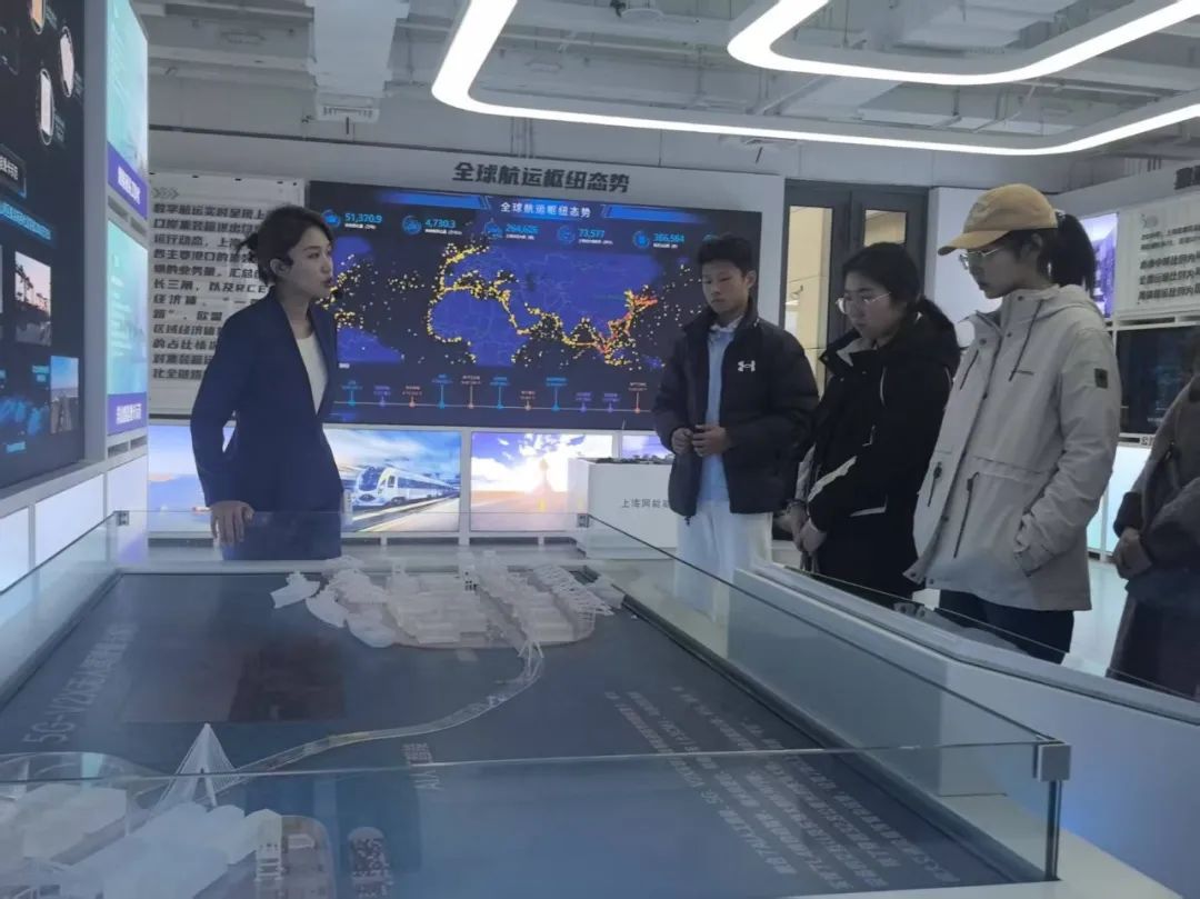 鼓励同学们以知识反哺社会