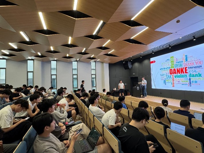 从而在保持其生成能力的同时提升复原的