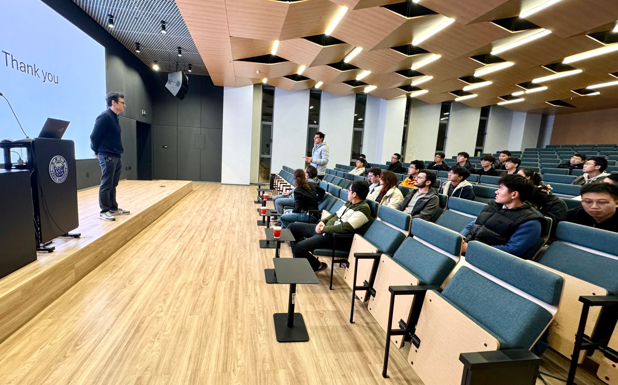 并分享了在本地部署运行模型的实用技巧