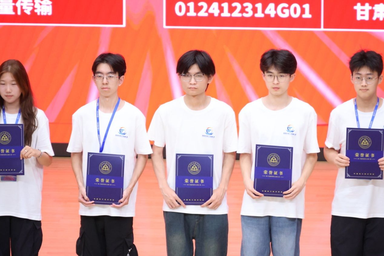 以扎实的专业素养与工程创新能力交出亮