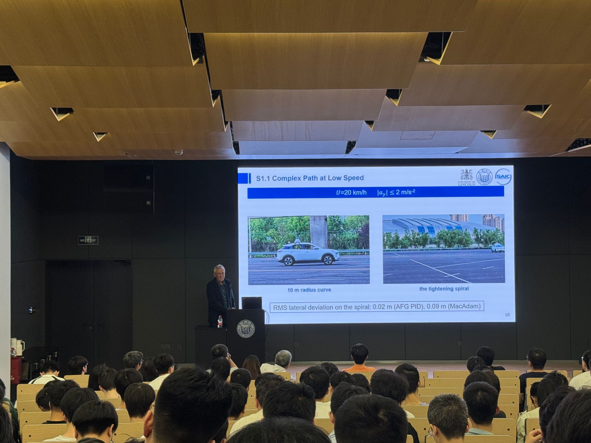 随后系统阐述了以人工流场方法为核心的